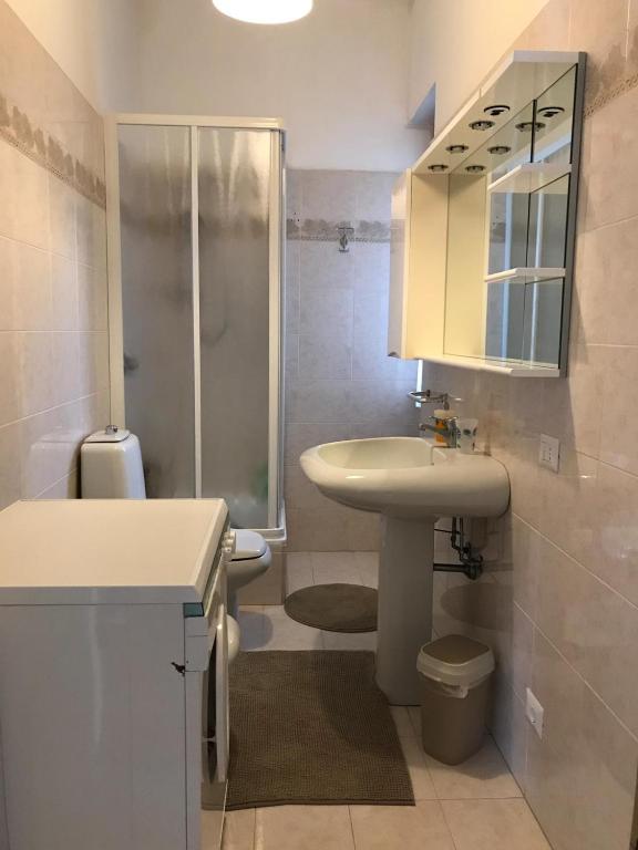 Vannituba majutusasutuses Big Apartment with Lake View and Three Bedrooms