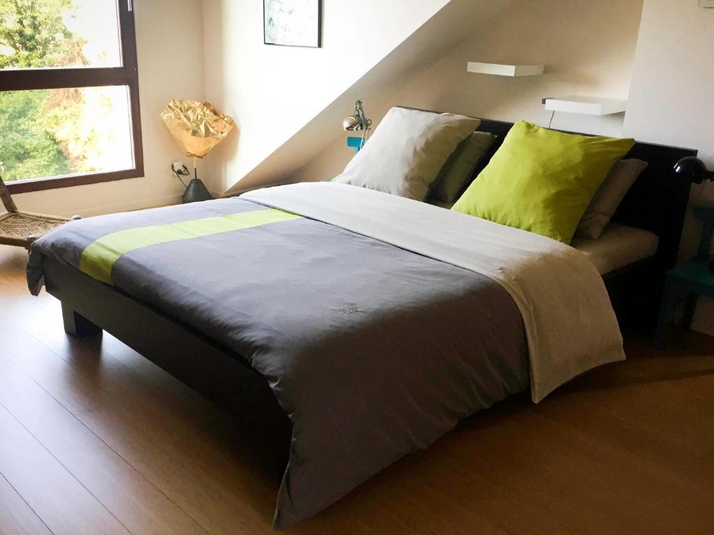 a bedroom with a large bed and a window at B&B Moensberg in Brussels