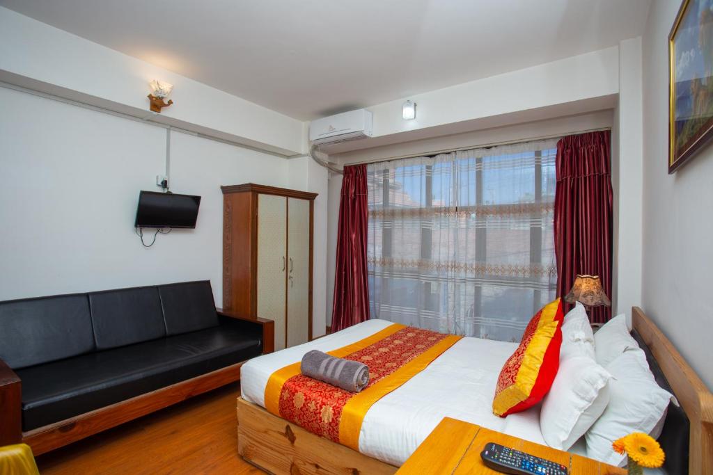Postel nebo postele na pokoji v ubytování The Boudha Inn