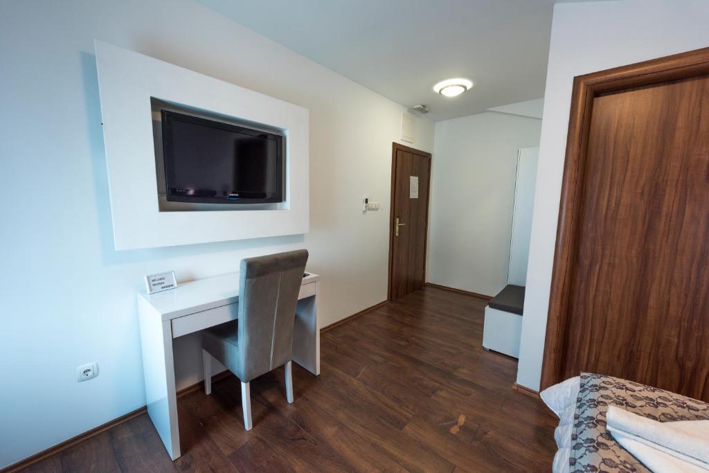 TV a/nebo společenská místnost v ubytování Hotel Oasis