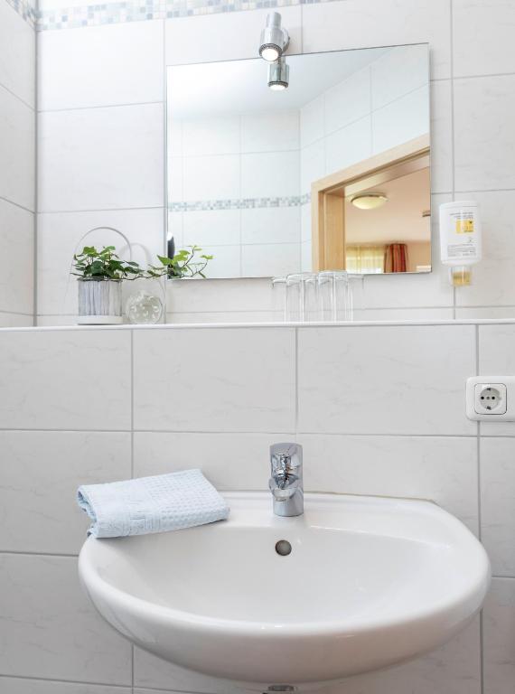 Koupelna v ubytování Hotel Am Wiesenweg l 24h check-in
