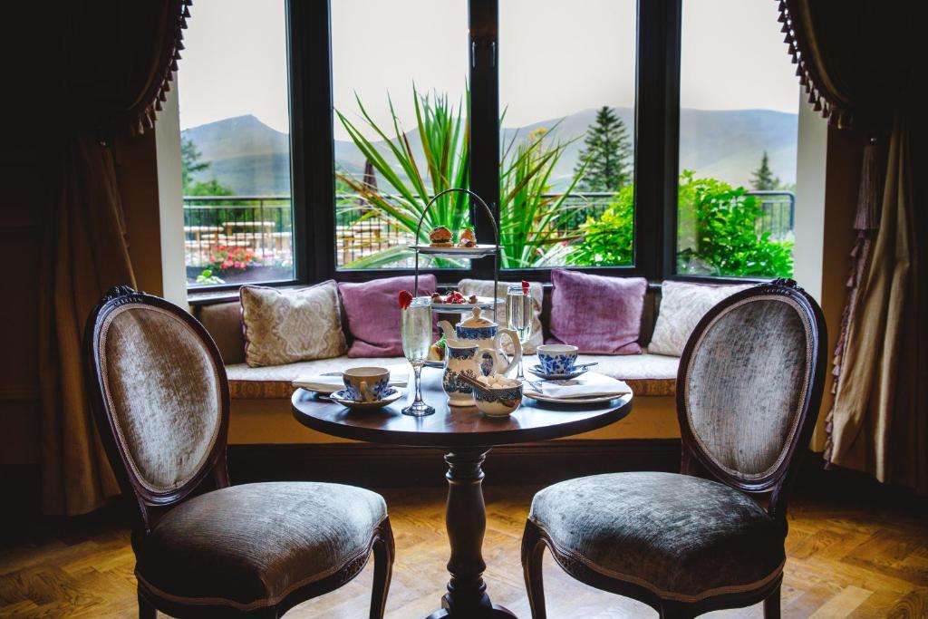 Nespecifikovaný výhled na hory nebo výhled na hory při pohledu z hotelu