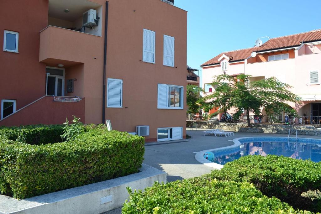 Bazén v ubytování Apartment Daniela nebo v jeho okolí