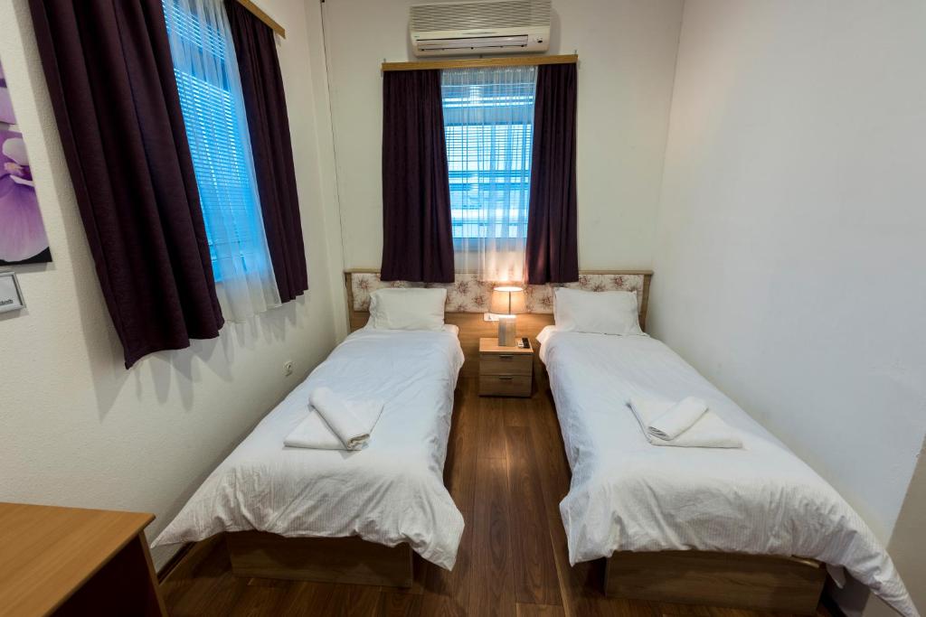 Postel nebo postele na pokoji v ubytování Hotel Oasis