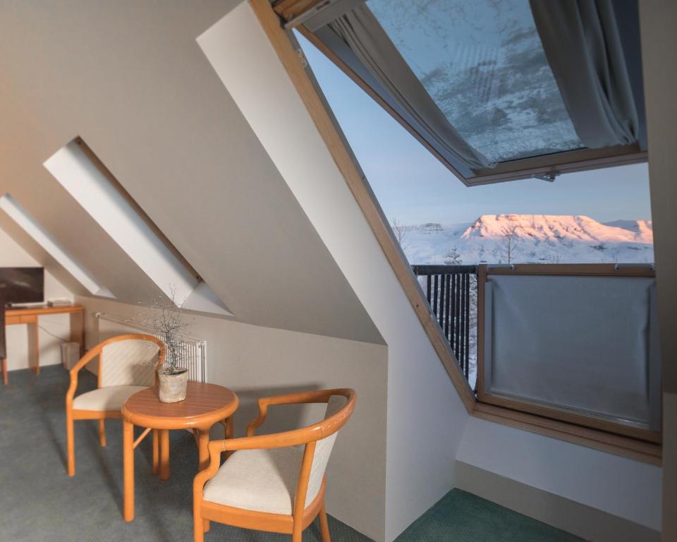 Nespecifikovaný výhled na hory nebo výhled na hory při pohledu z hotelu