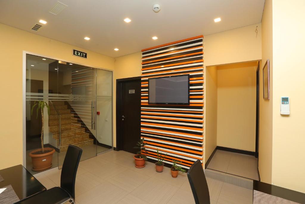TV a/nebo společenská místnost v ubytování My Hotel Yerevan