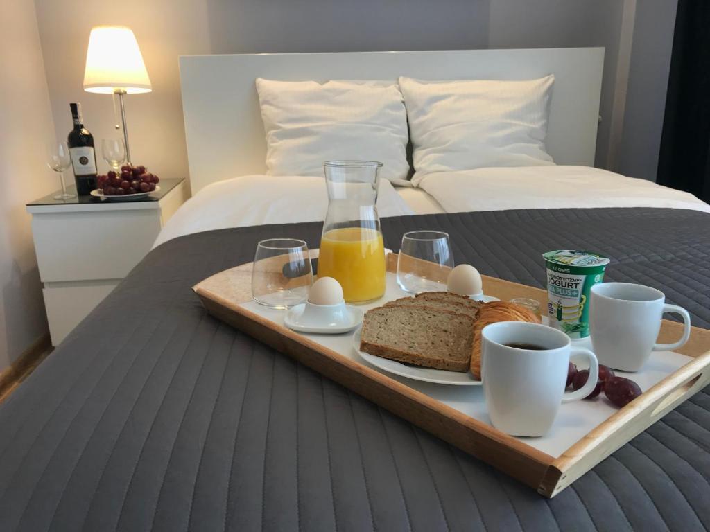 Postel nebo postele na pokoji v ubytování Kraków Apartments - Friedleina Studio Apartments