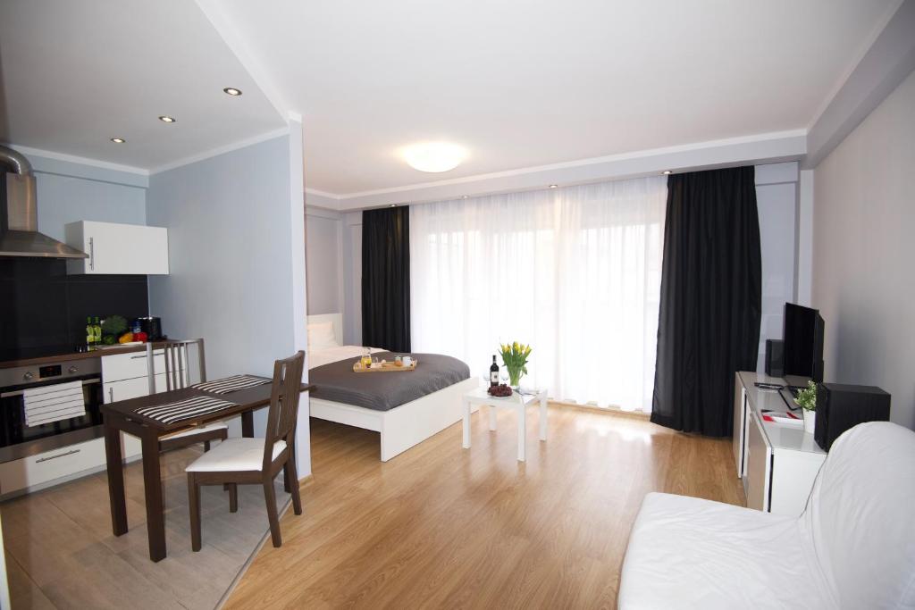 Postel nebo postele na pokoji v ubytování Kraków Apartments - Friedleina Studio Apartments
