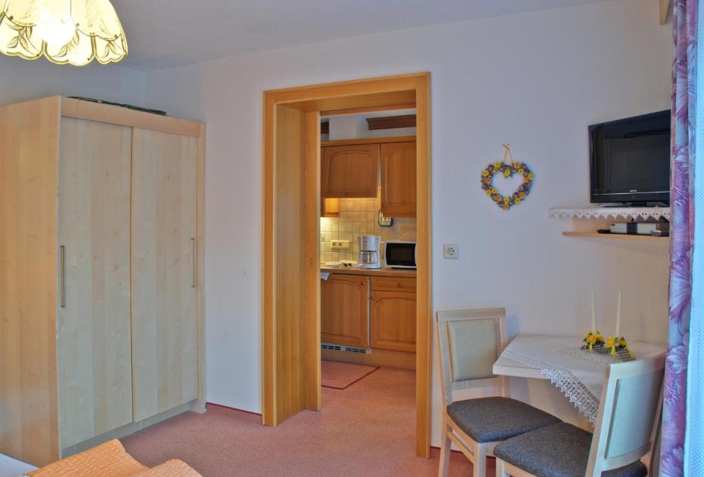 Kuchyň nebo kuchyňský kout v ubytování Gästehaus Resi