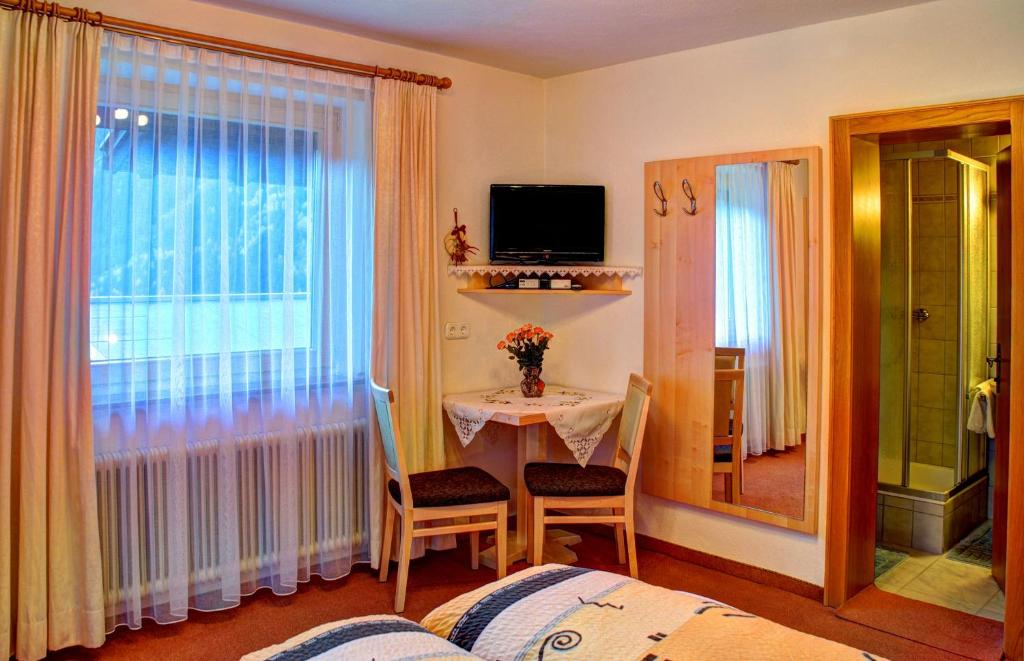 TV a/nebo společenská místnost v ubytování Gästehaus Resi