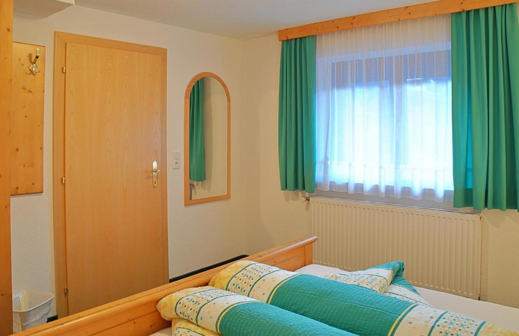 Postel nebo postele na pokoji v ubytování Gästehaus Resi