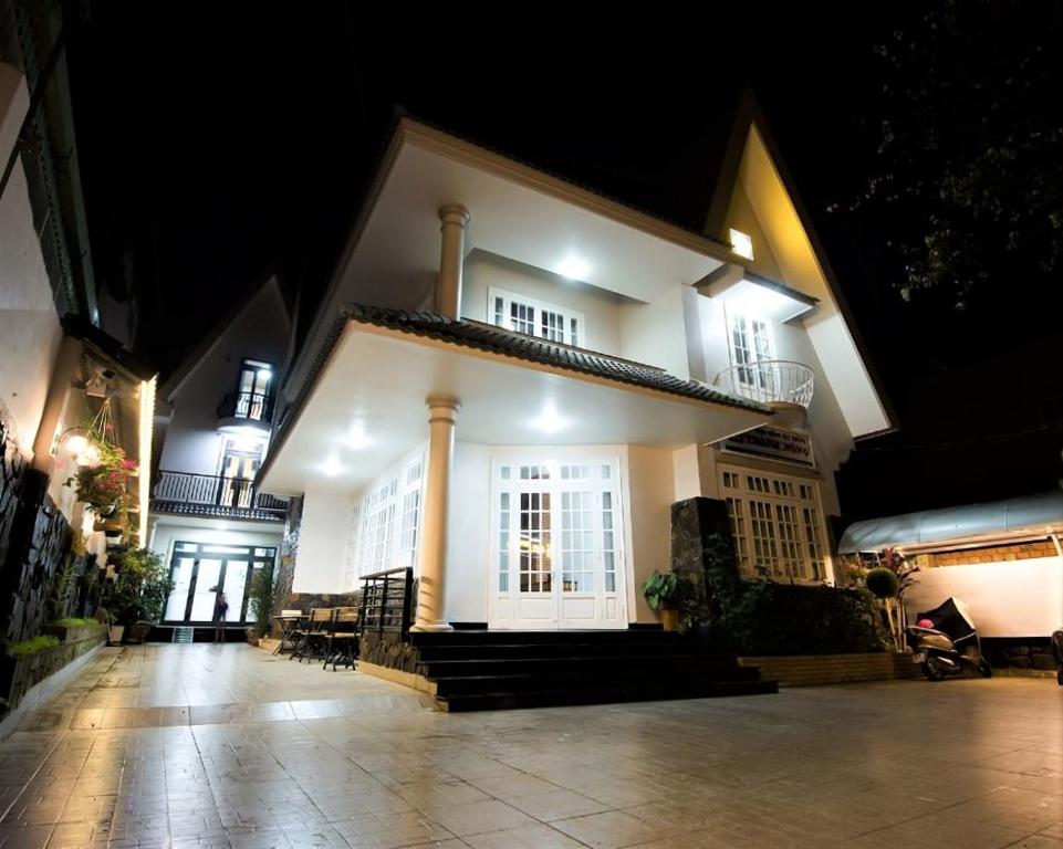 a large white house at night with lights at Villa Đăng Nguyên in Da Lat