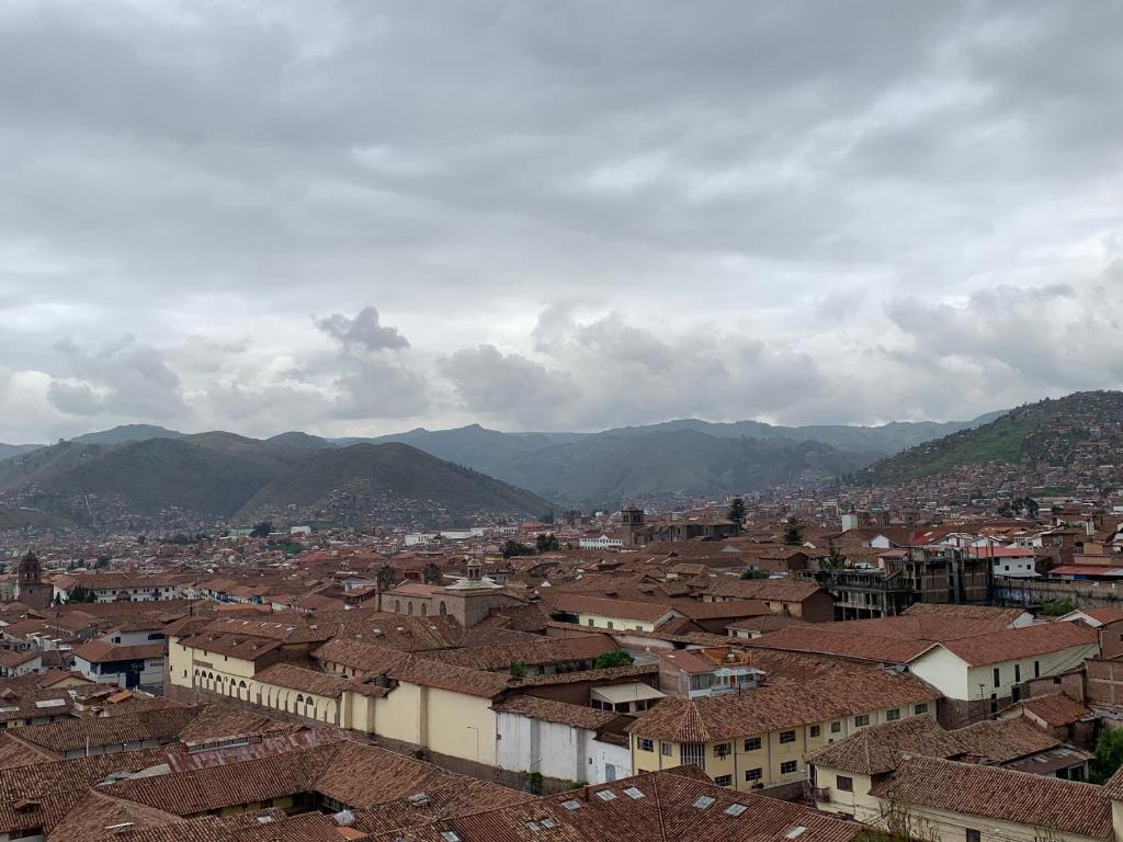 Uma vista geral da montanha ou uma vista da montanha a partir do hotel