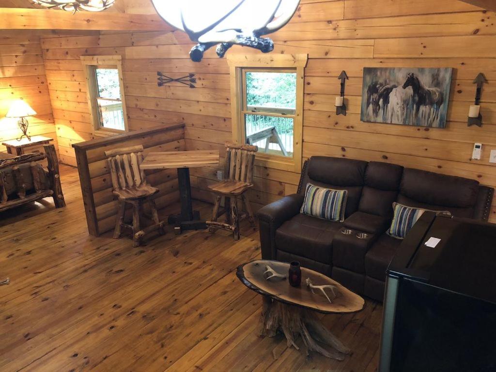 Pine Creek Cabins & Camping Resort photo