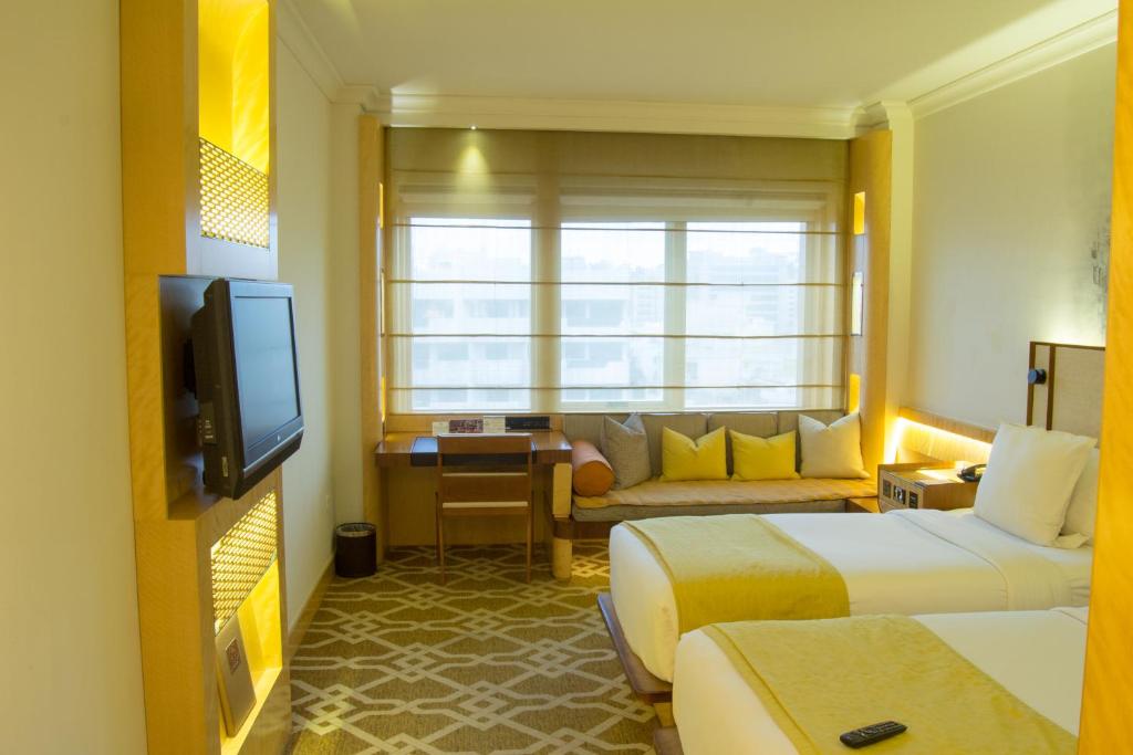 TV a/nebo společenská místnost v ubytování Marco Polo Hotel