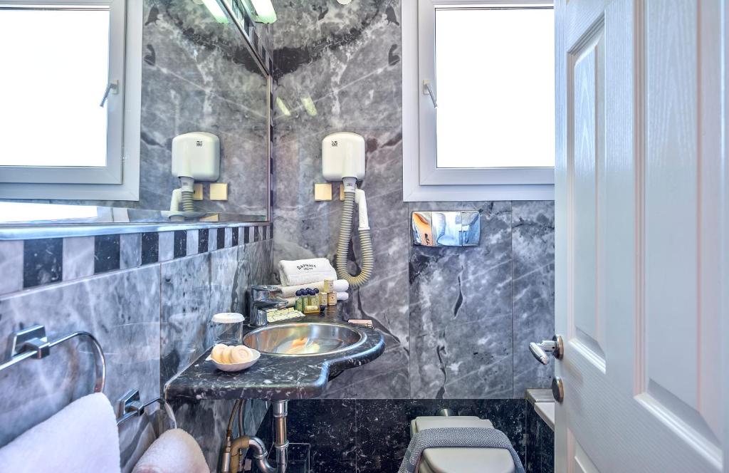 Kúpeľňa v ubytovaní Daphnis Villas