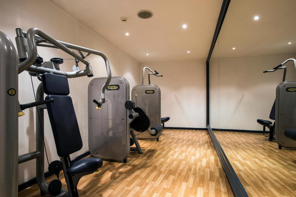 Fitness centrum a/nebo fitness zařízení v ubytování FlyOn Hotel & Conference Center