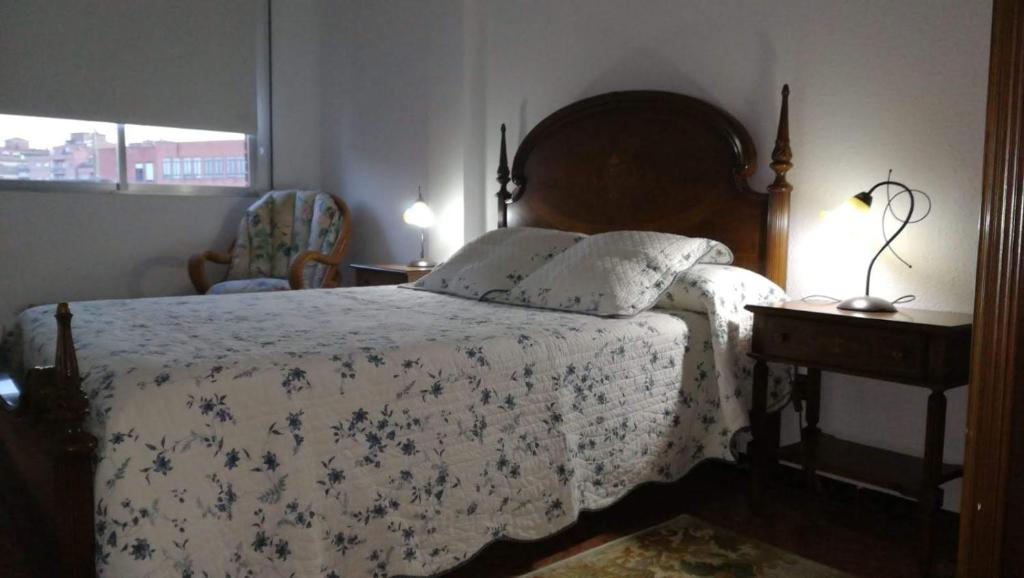 a bedroom with a bed with a floral bedspread at Casamami in Nájera