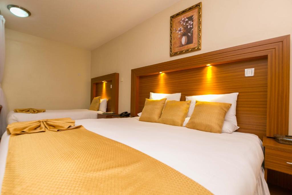 Postel nebo postele na pokoji v ubytování Fahari Gardens Hotel