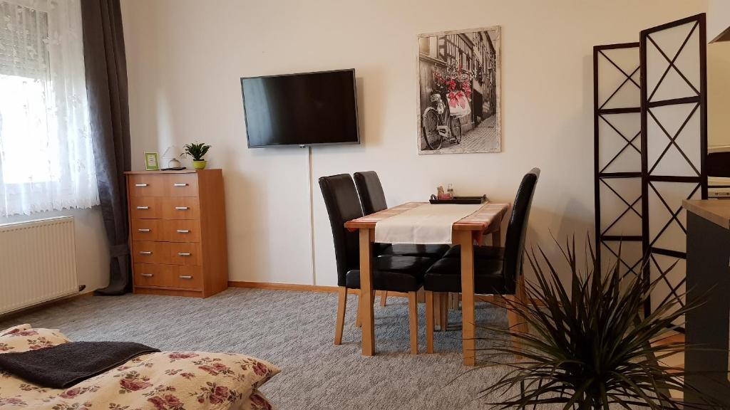 TV a/nebo společenská místnost v ubytování ÁRPÁD Apartman