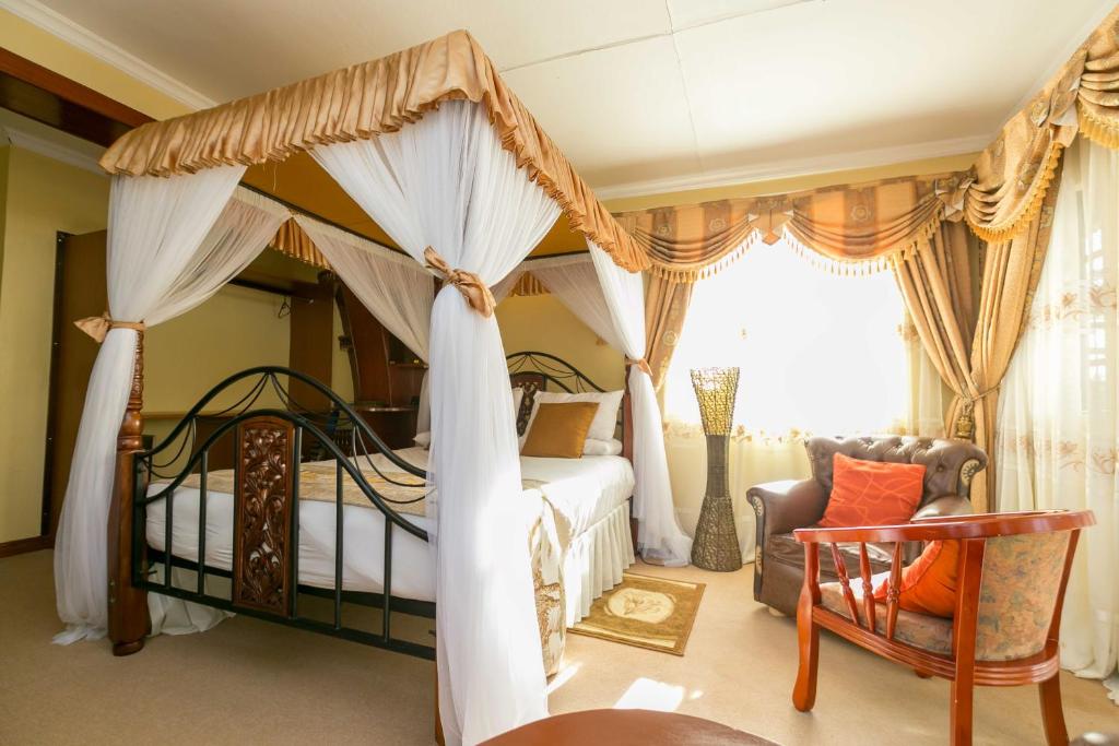 Postel nebo postele na pokoji v ubytování Fahari Gardens Hotel