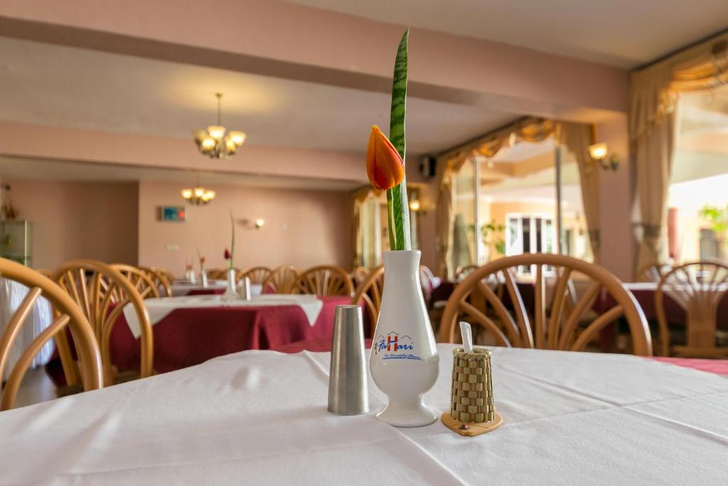 Restaurace v ubytování Fahari Gardens Hotel