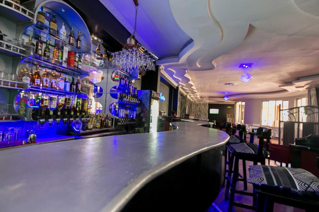 Lounge nebo bar v ubytování Fahari Gardens Hotel