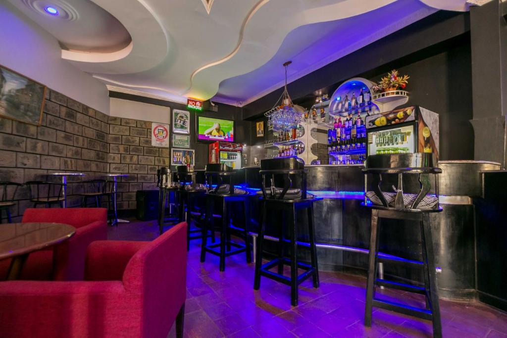 Lounge nebo bar v ubytování Fahari Gardens Hotel