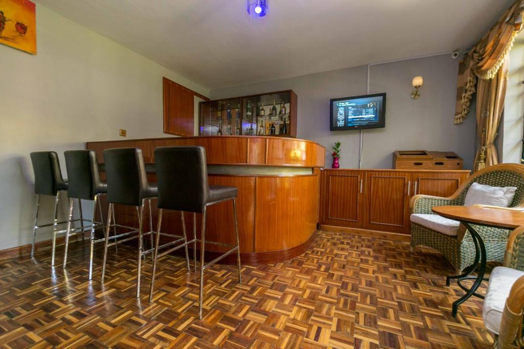 TV a/nebo společenská místnost v ubytování Fahari Gardens Hotel