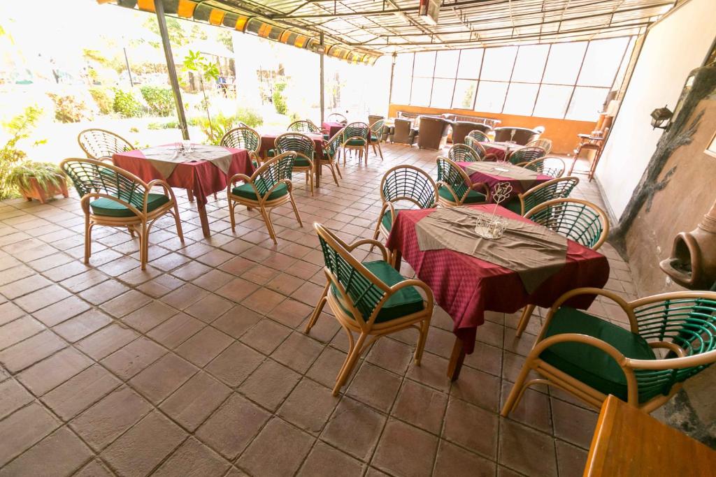 Restaurace v ubytování Fahari Gardens Hotel