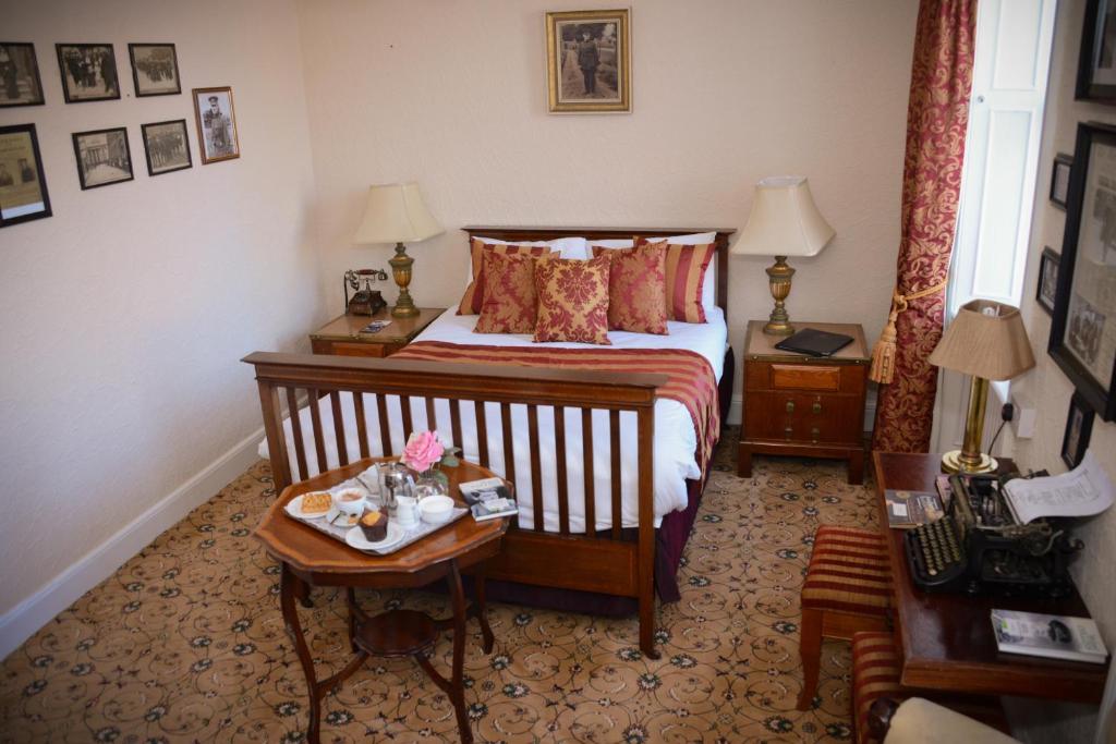 Postel nebo postele na pokoji v ubytování Bush Hotel