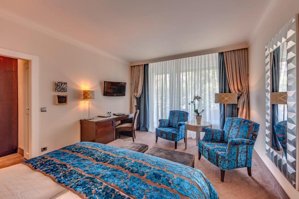 Bernstein Hotel Villa Kastania - Resim 15