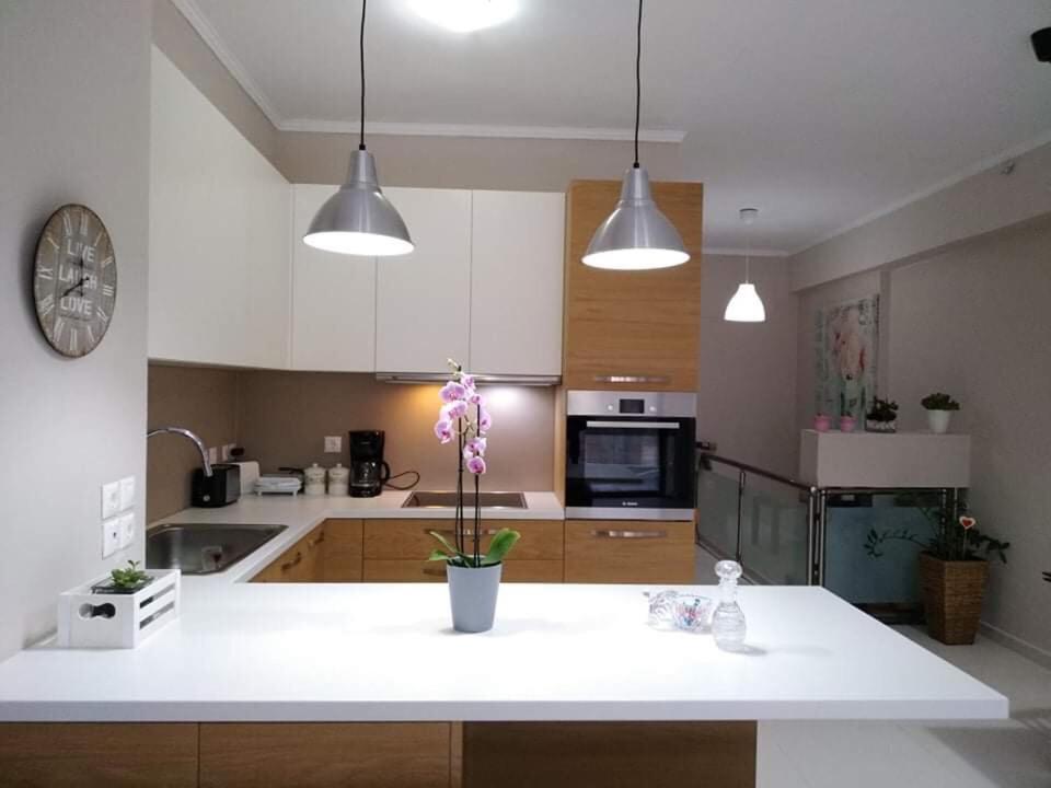 Kuchnia lub aneks kuchenny w obiekcie Konstantina Apartment near the Beach