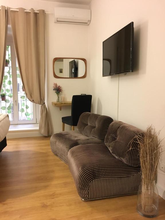 Posedenie v ubytovaní M SuiteApartment Roma
