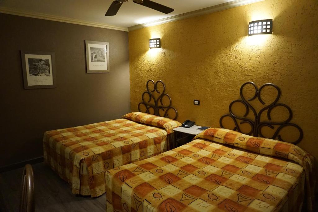 Postel nebo postele na pokoji v ubytování Hotel Plaza Crystal
