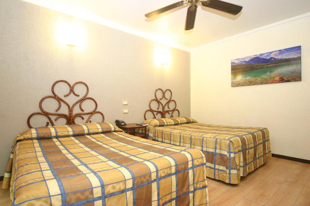 Postel nebo postele na pokoji v ubytování Hotel Plaza Crystal