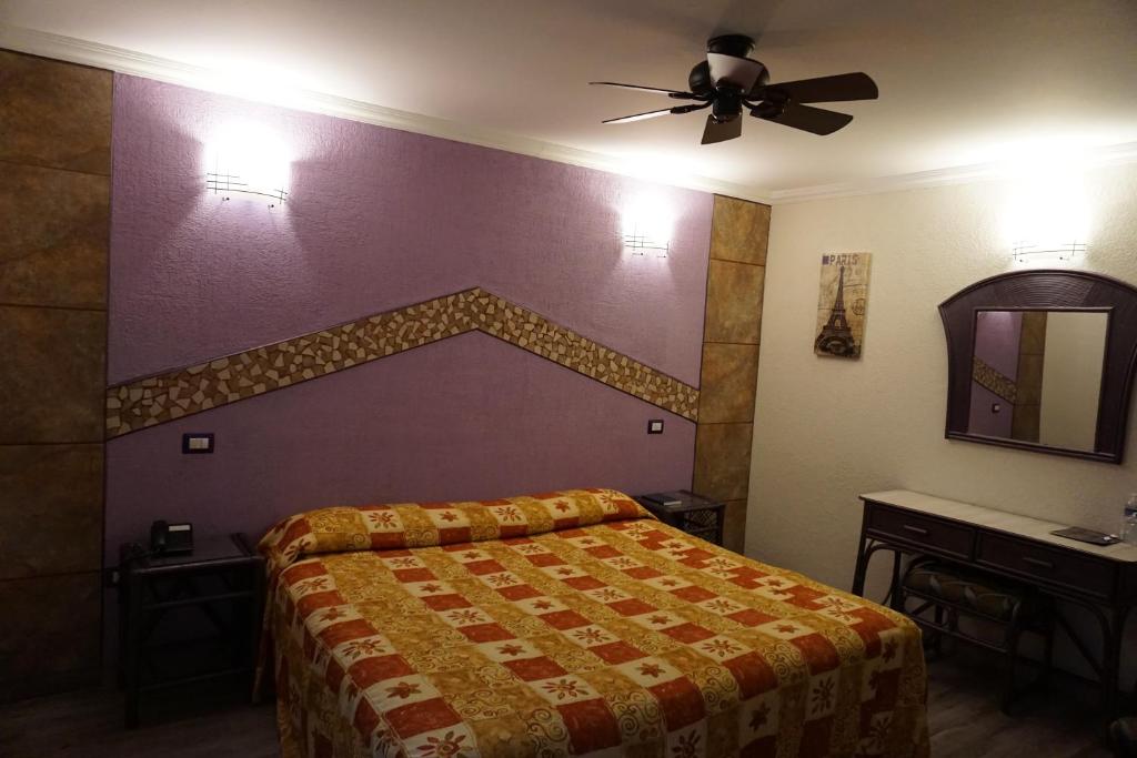 Postel nebo postele na pokoji v ubytování Hotel Plaza Crystal