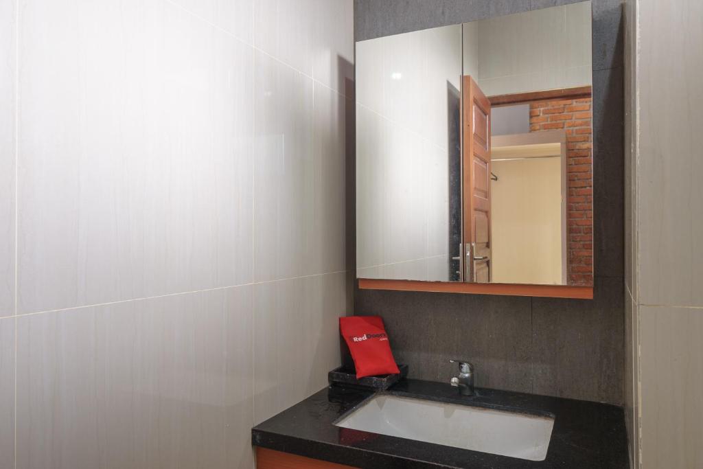 Fotografie z fotogalerie ubytování RedDoorz Plus at Hotel Negeri Baru Lodaya Puncak v destinaci Bogor