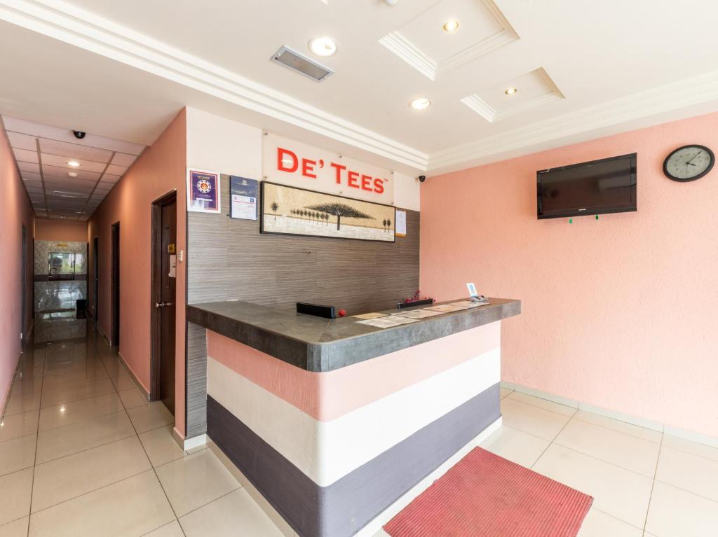 TV a/nebo společenská místnost v ubytování Hotel De' Tees, Masai Utama