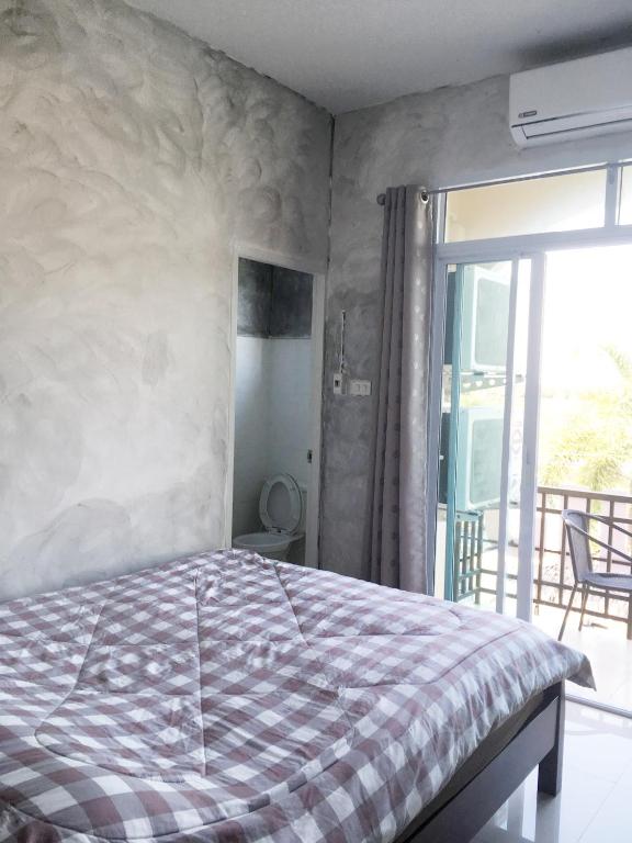You In House URT Surathani Airport - Habitación Doble Con Balcón