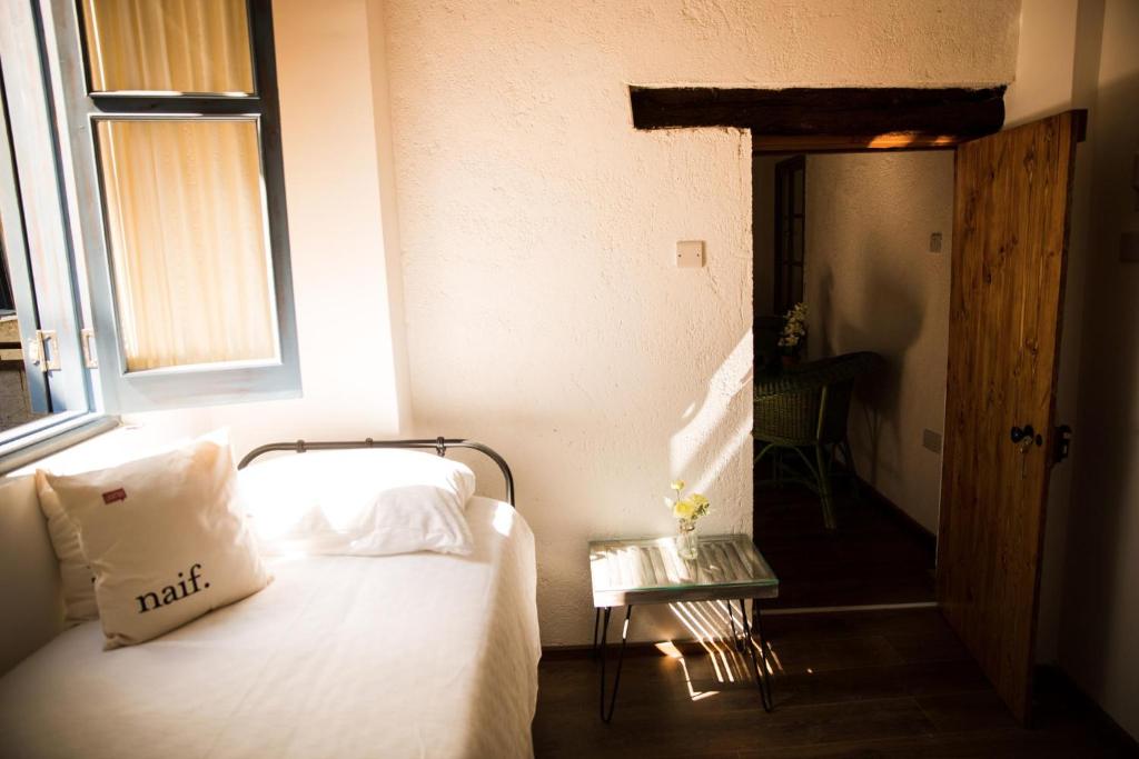 Postel nebo postele na pokoji v ubytování The Iskemleci Guest House