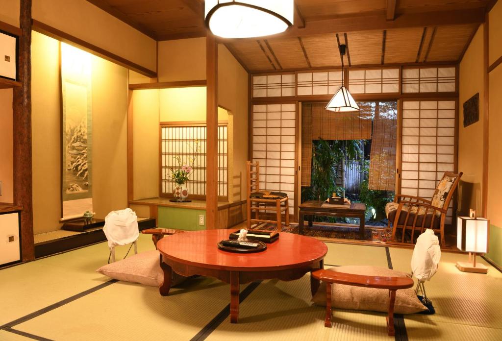 Posezení v ubytování Seikoro Ryokan - Established in 1831