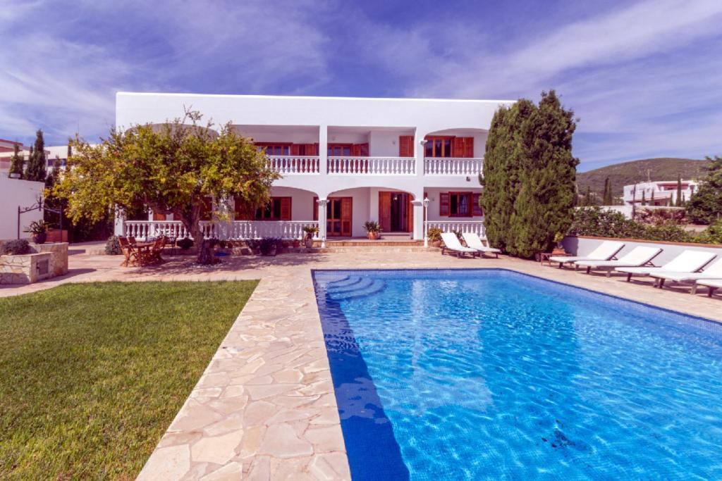 Villa Sant Jordi- Nice house with private pool and 6 bedrooms