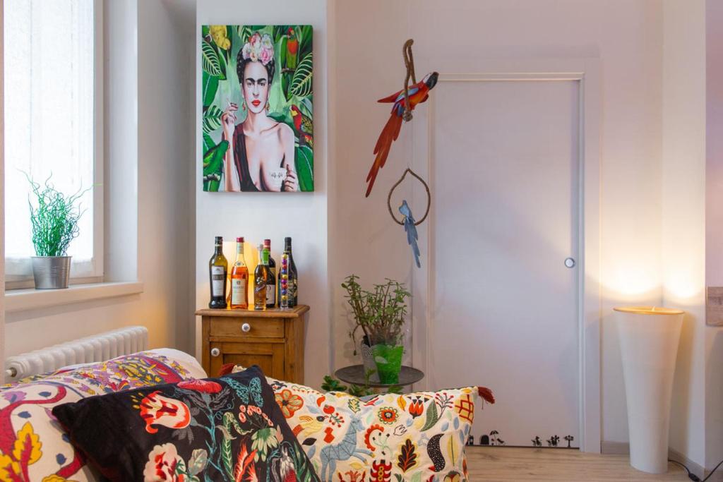 Łóżko lub łóżka w pokoju w obiekcie Antica Casa Alboletta - Appartamento Frida Kahlo