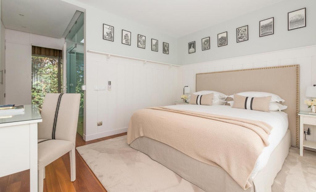 Postel nebo postele na pokoji v ubytování Cascais Casa Laranja Guesthouse