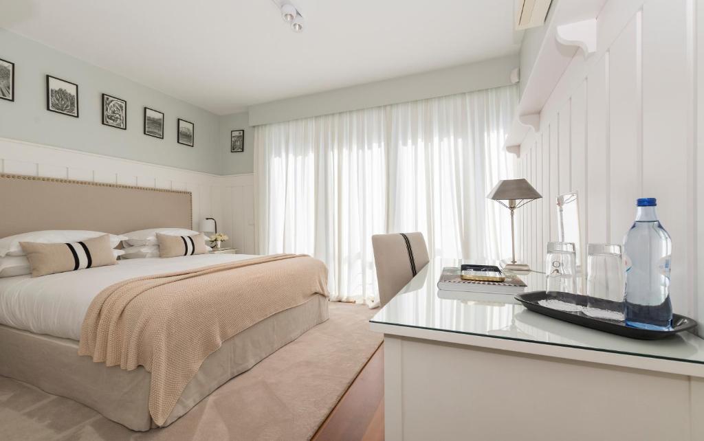 Postel nebo postele na pokoji v ubytování Cascais Casa Laranja Guesthouse
