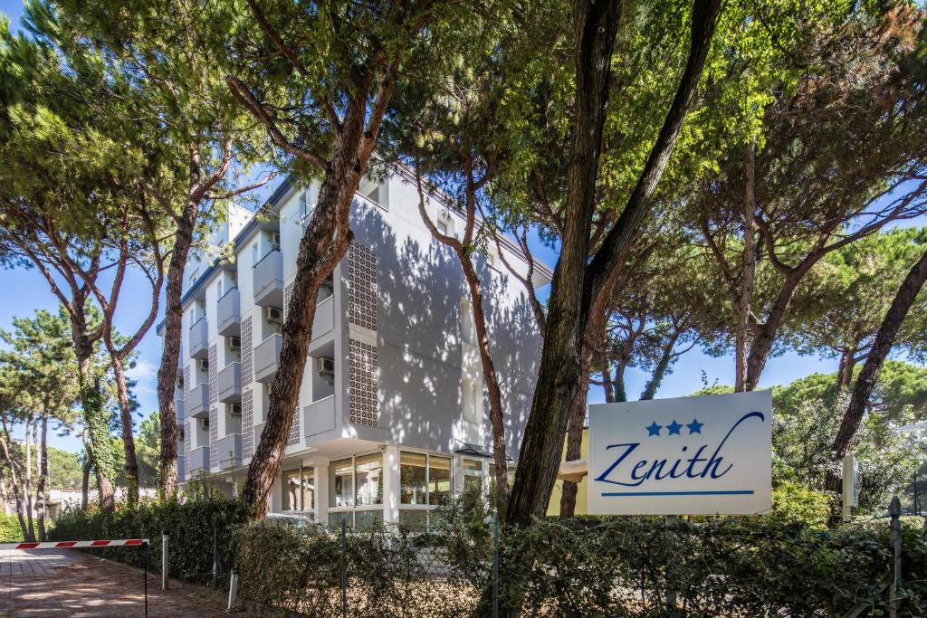 a rendering of the hotel kirtilli with trees at Hotel Meubl&egrave; Zenith in Lignano Sabbiadoro