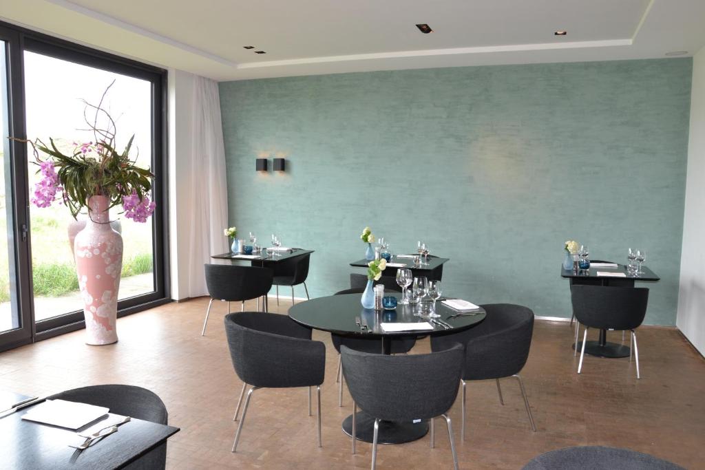 Khu vực ghế ngồi tại Fletcher Hotel - Restaurant Elzenduin