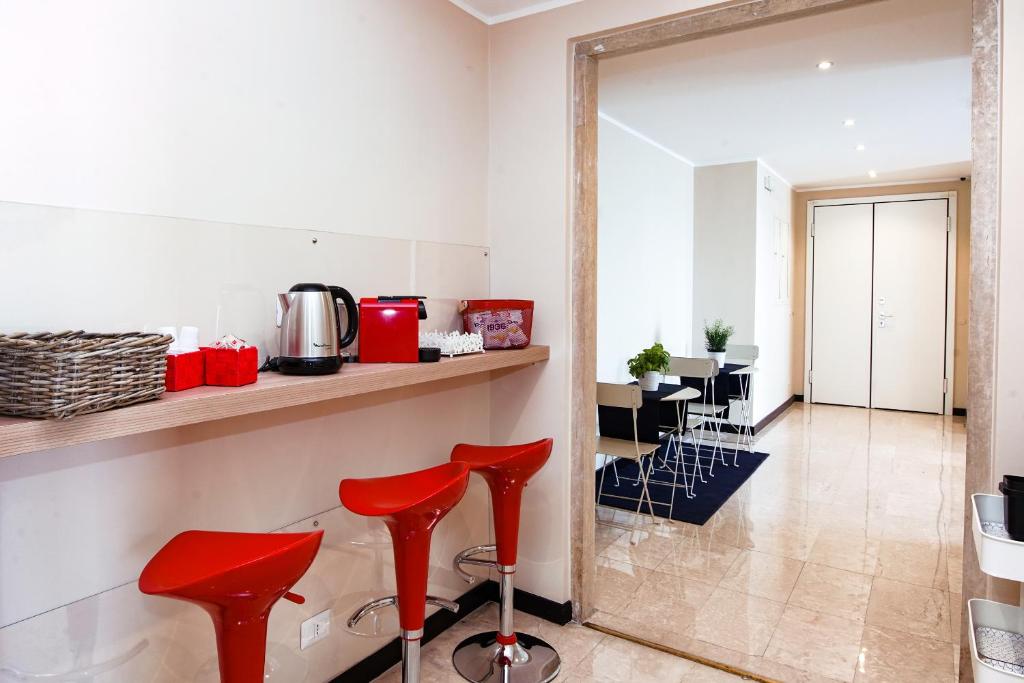 Příslušenství pro přípravu čaje a kávy v ubytování Bluripa Guest House