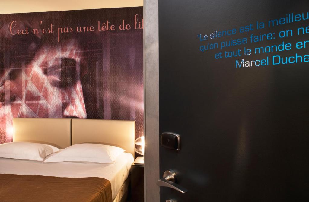 Hôtel A La Villa des Artistes - Resim 32